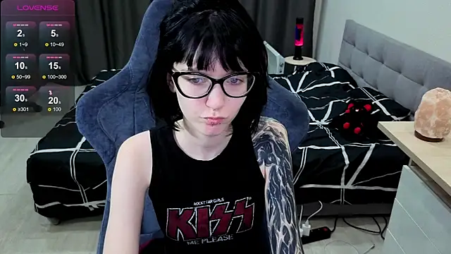 HazelTompson online show from 01/09/26, 02:53