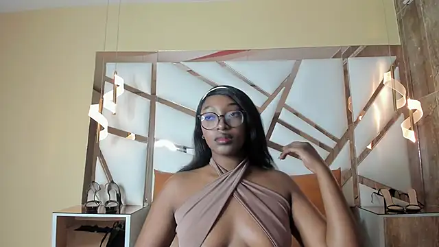 YallianaBrooks online show from 04/14/26, 07:42