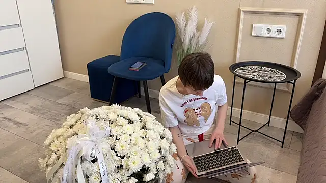 daniellia  online show from 03/15/26, 10:32