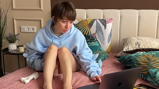 daniellia  online show from 03/28/26, 02:16