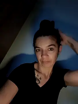 Snapshot of alinaalinutzq chatting on 11/01/25, 06:43 alinaalinutzq online show from 11/01/25, 06:43