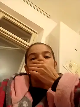 Snapshot of alinaalinutzq chatting on 11/21/25, 09:02 alinaalinutzq online show from 11/21/25, 09:02