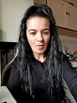 Snapshot of alinaalinutzq chatting on 12/17/25, 12:55 alinaalinutzq online show from 12/17/25, 12:55