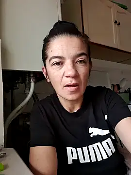 Snapshot of alinaalinutzq chatting on 12/21/25, 06:53 alinaalinutzq online show from 12/21/25, 06:53