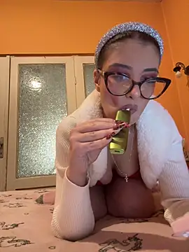 Larra69 online show from 02/11/26, 06:35