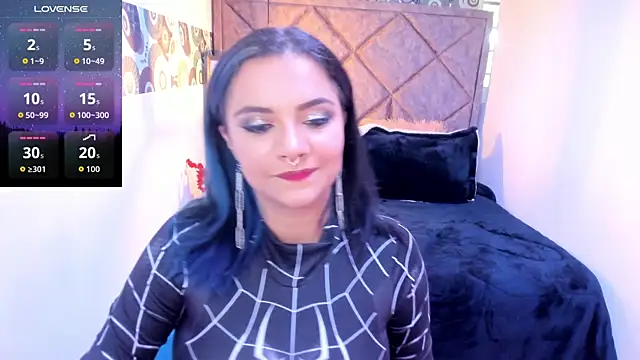 Snapshot of Kiara_Cruz__ chatting on 10/23/25, 05:33 Kiara Cruz online show from 10/23/25, 05:33