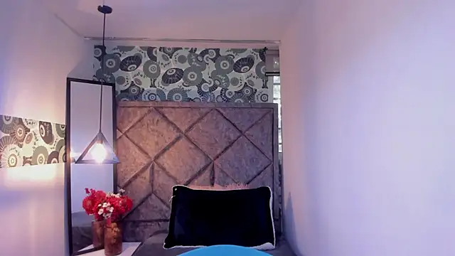 Snapshot of Kiara_Cruz__ chatting on 11/10/25, 08:19 Kiara Cruz online show from 11/10/25, 08:19