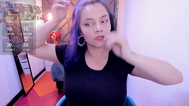 Snapshot of Kiara_Cruz__ chatting on 11/24/25, 08:19 Kiara Cruz online show from 11/24/25, 08:19