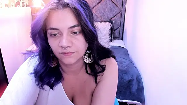 Snapshot of Kiara_Cruz__ chatting on 12/13/25, 08:36 Kiara Cruz online show from 12/13/25, 08:36