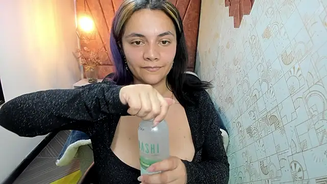 Snapshot of Kiara_Cruz__ chatting on 02/18/26, 08:38 Kiara Cruz online show from 02/18/26, 08:38