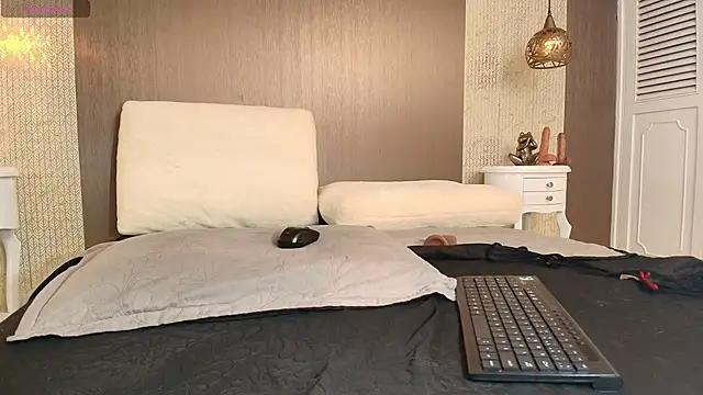 Tiifany Baker online show from 11/30/25, 07:56