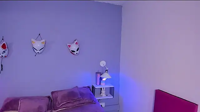 Zoe Lynch  online show from 11/19/25, 12:05