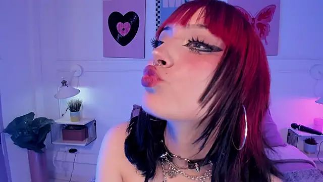 Snapshot of Zoe_Lynch_ chatting on 05/08/26, 12:10 Zoe Lynch online show from 05/08/26, 12:10