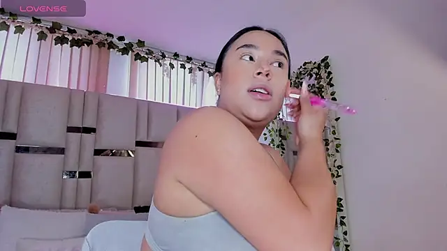 Zoey thompson online show from 09/29/25, 07:30