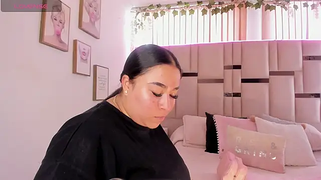 Zoey thompson online show from 11/30/25, 03:27