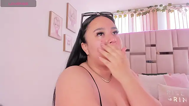 Zoey thompson online show from 12/02/25, 07:53