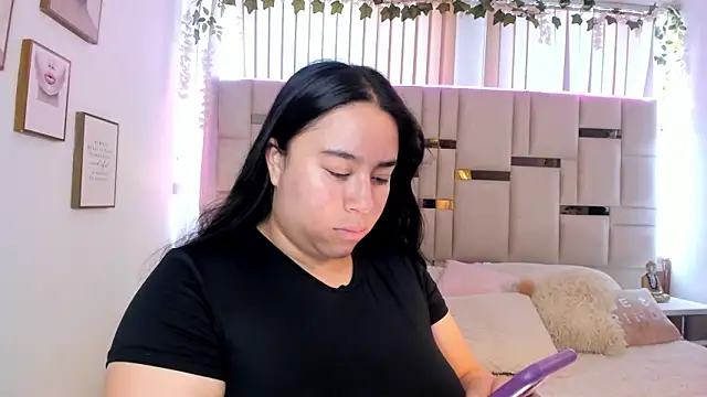 Zoey thompson online show from 03/03/26, 08:15