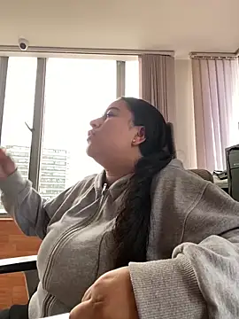 Zoey thompson online show from 03/27/26, 07:46