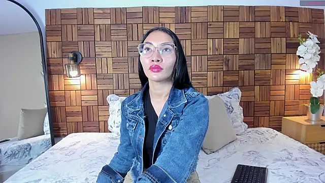 Snapshot of lucyy_liiuu chatting on 10/24/25, 08:05 lucyy liiuu online show from 10/24/25, 08:05