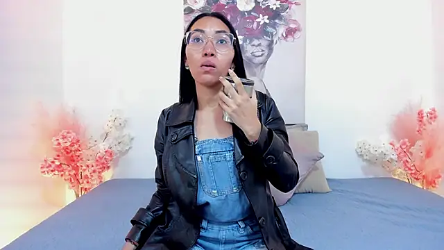 Snapshot of lucyy_liiuu chatting on 11/01/25, 01:02 lucyy liiuu online show from 11/01/25, 01:02