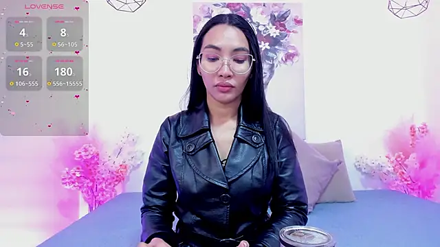 Snapshot of lucyy_liiuu chatting on 11/10/25, 01:32 lucyy liiuu online show from 11/10/25, 01:32