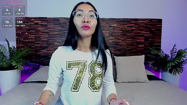 Snapshot of lucyy_liiuu chatting on 11/17/25, 02:12 lucyy liiuu online show from 11/17/25, 02:12