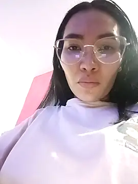 Snapshot of lucyy_liiuu chatting on 11/19/25, 11:49 lucyy liiuu online show from 11/19/25, 11:49