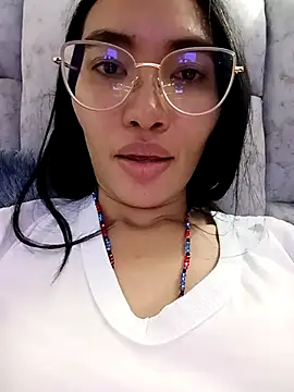 Snapshot of lucyy_liiuu chatting on 11/23/25, 11:15 lucyy liiuu online show from 11/23/25, 11:15