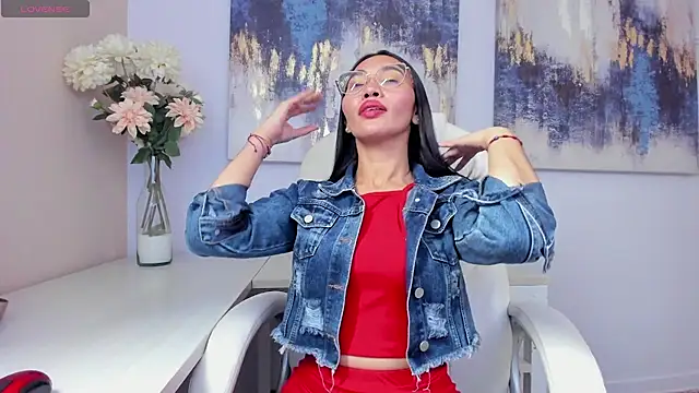 Snapshot of lucyy_liiuu chatting on 12/05/25, 04:14 lucyy liiuu online show from 12/05/25, 04:14