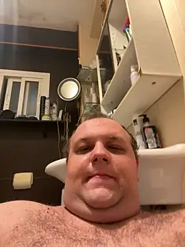 Snapshot of ArturoElPeque chatting on 10/19/25, 07:47 ArturoElPeque online show from 10/19/25, 07:47