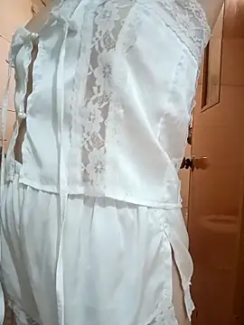 Thuylinh86 online show from 10/24/25, 12:12