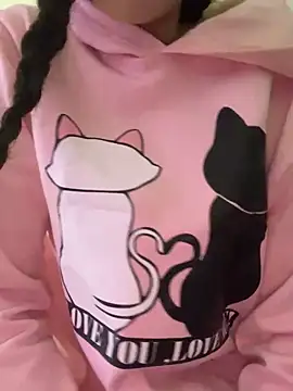 Snapshot of virtualgirlbr chatting on 10/15/25, 01:28 virtualgirlbr online show from 10/15/25, 01:28