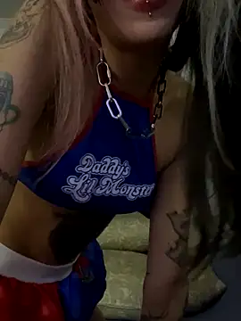 Snapshot of virtualgirlbr chatting on 10/25/25, 12:40 virtualgirlbr online show from 10/25/25, 12:40