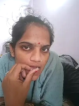 Snapshot of Sofia_kuuu chatting on 10/31/25, 08:04 Sofia kuuu online show from 10/31/25, 08:04