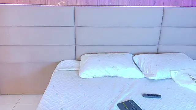 Snapshot of KiokoSen chatting on 11/13/25, 02:43 KiokoSen online show from 11/13/25, 02:43