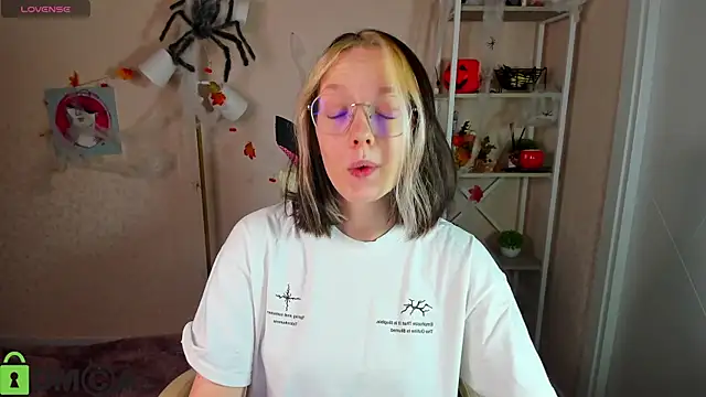 R0cket bunny online show from 11/06/25, 01:06