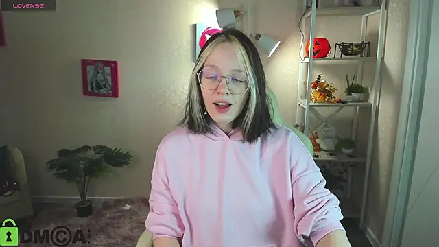 R0cket bunny online show from 11/14/25, 01:04