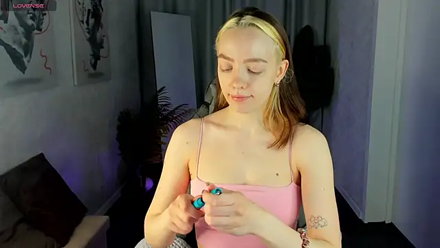 R0cket bunny online show from 04/22/26, 12:35