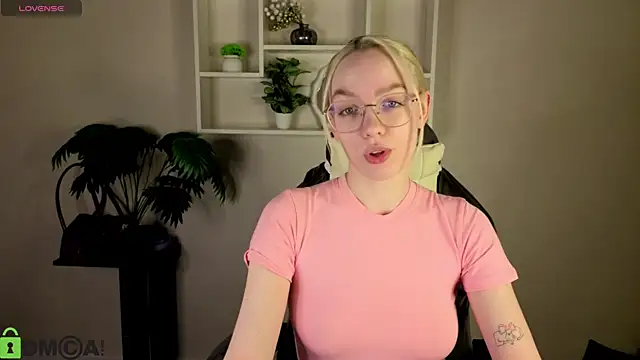 R0cket bunny online show from 04/28/26, 12:42