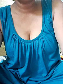 Snapshot of Mon-Shot9 chatting on 09/21/25, 10:39 Mon-Shot9 online show from 09/21/25, 10:39