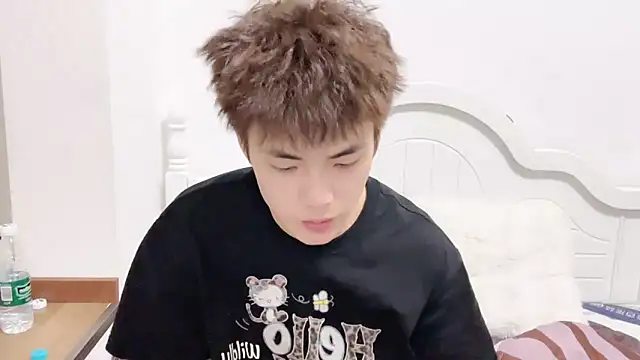 Snapshot of linger2563 chatting on 09/18/25, 01:57 linger2563 online show from 09/18/25, 01:57