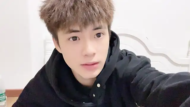 Snapshot of linger2563 chatting on 09/21/25, 11:45 linger2563 online show from 09/21/25, 11:45