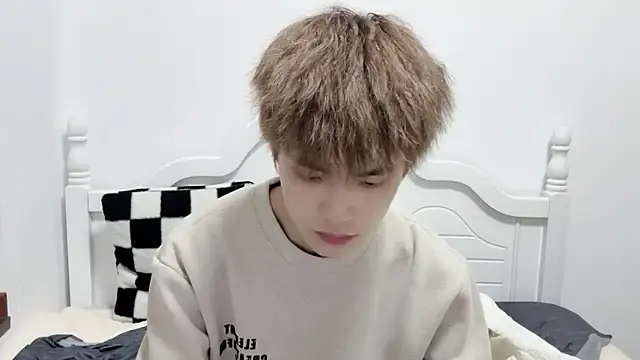 Snapshot of linger2563 chatting on 10/28/25, 03:04 linger2563 online show from 10/28/25, 03:04