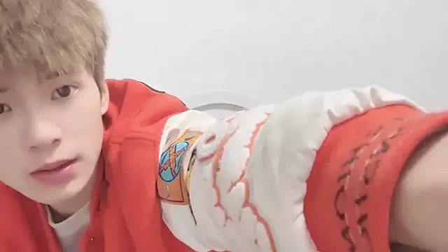 Snapshot of linger2563 chatting on 11/10/25, 02:49 linger2563 online show from 11/10/25, 02:49