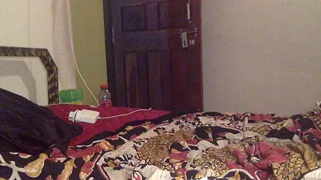 Snapshot of cymerastail chatting on 11/23/25, 01:11 cymerastail online show from 11/23/25, 01:11