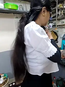 Queen Nightt online show from 10/14/25, 05:30