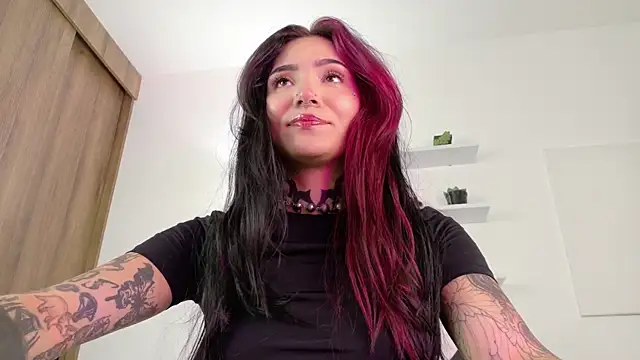 sara queen10 online show from 04/28/26, 01:27