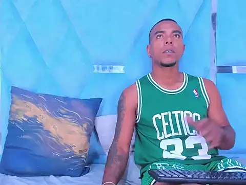 Snapshot of DaylesAndHarry chatting on 09/19/25, 01:12 DaylesAndHarry online show from 09/19/25, 01:12