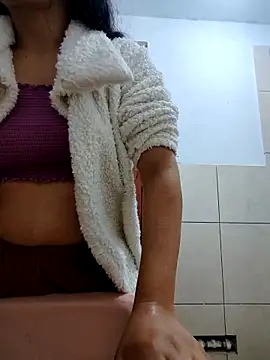 Snapshot of airamoon chatting on 10/26/25, 10:32 airamoon online show from 10/26/25, 10:32