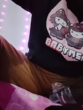 Snapshot of airamoon chatting on 11/11/25, 02:00 airamoon online show from 11/11/25, 02:00